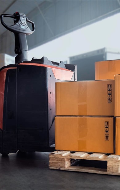 Lader von Waren in einem Lagerhaus